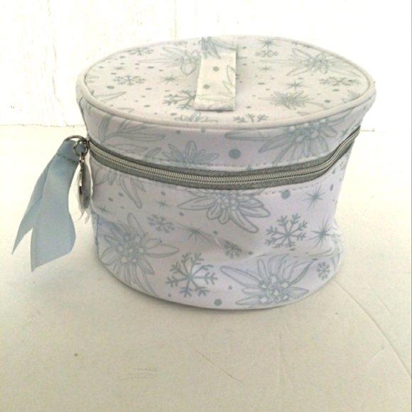 🦋clarins cosmetic round cosmetic case NWT  🦋 - Picture 2 of 8